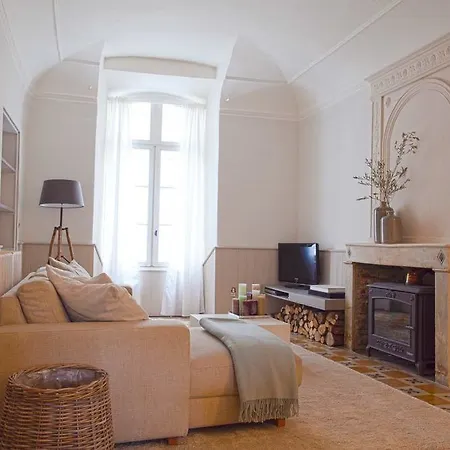 Chambres D'hotes Les Trois Comtes Bed & Breakfast 3*