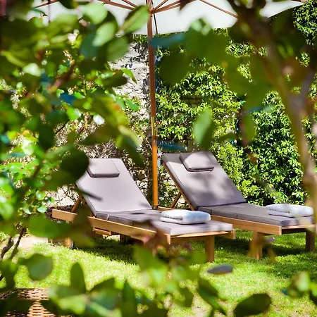 Chambres D'hotes Les Trois Comtes Bed & Breakfast 3*
