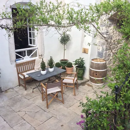 Chambres D'hotes Les Trois Comtes Bed & Breakfast