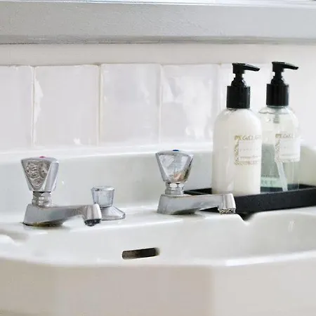 Chambres D'hotes Les Trois Comtes Bed & Breakfast 3*
