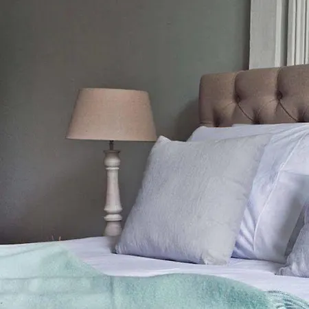 Chambres D'hotes Les Trois Comtes Bed & Breakfast 3*