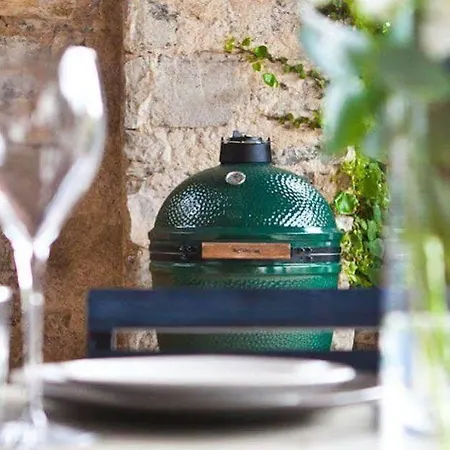 Chambres D'hotes Les Trois Comtes Bed & Breakfast 3*