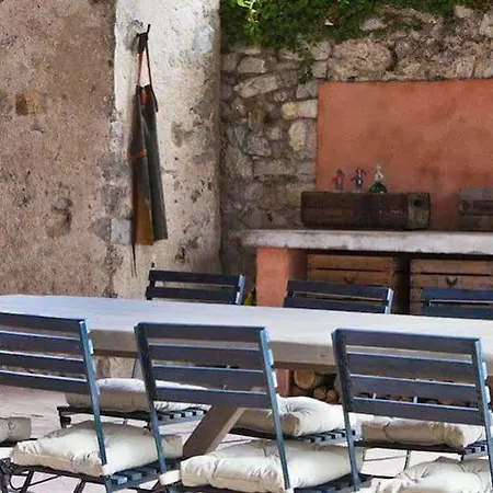 Chambres D'hotes Les Trois Comtes Bed & Breakfast